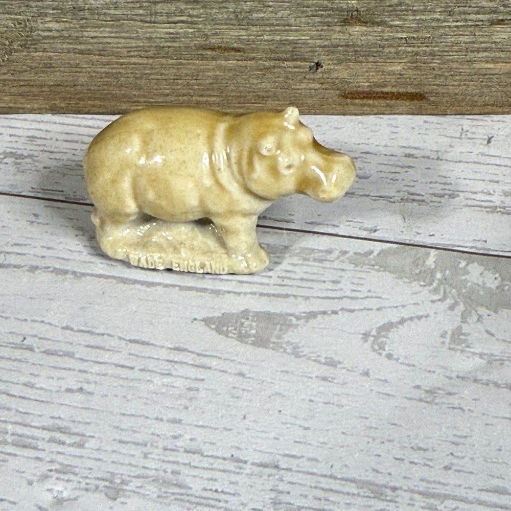 Wade Porcelain Hippopotamus Figurine Hippo Red Rose Tea Miniature Zoo Animal